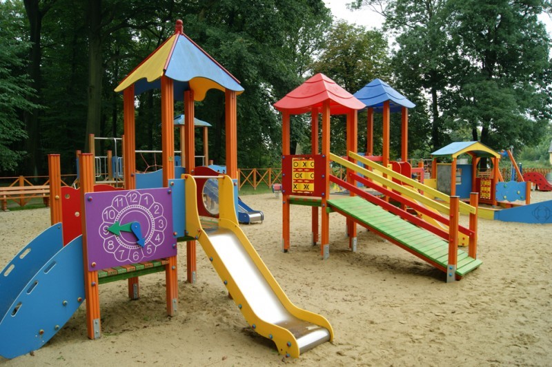 Plac zabaw w zrewitalizowanym parku na os. Miłocin